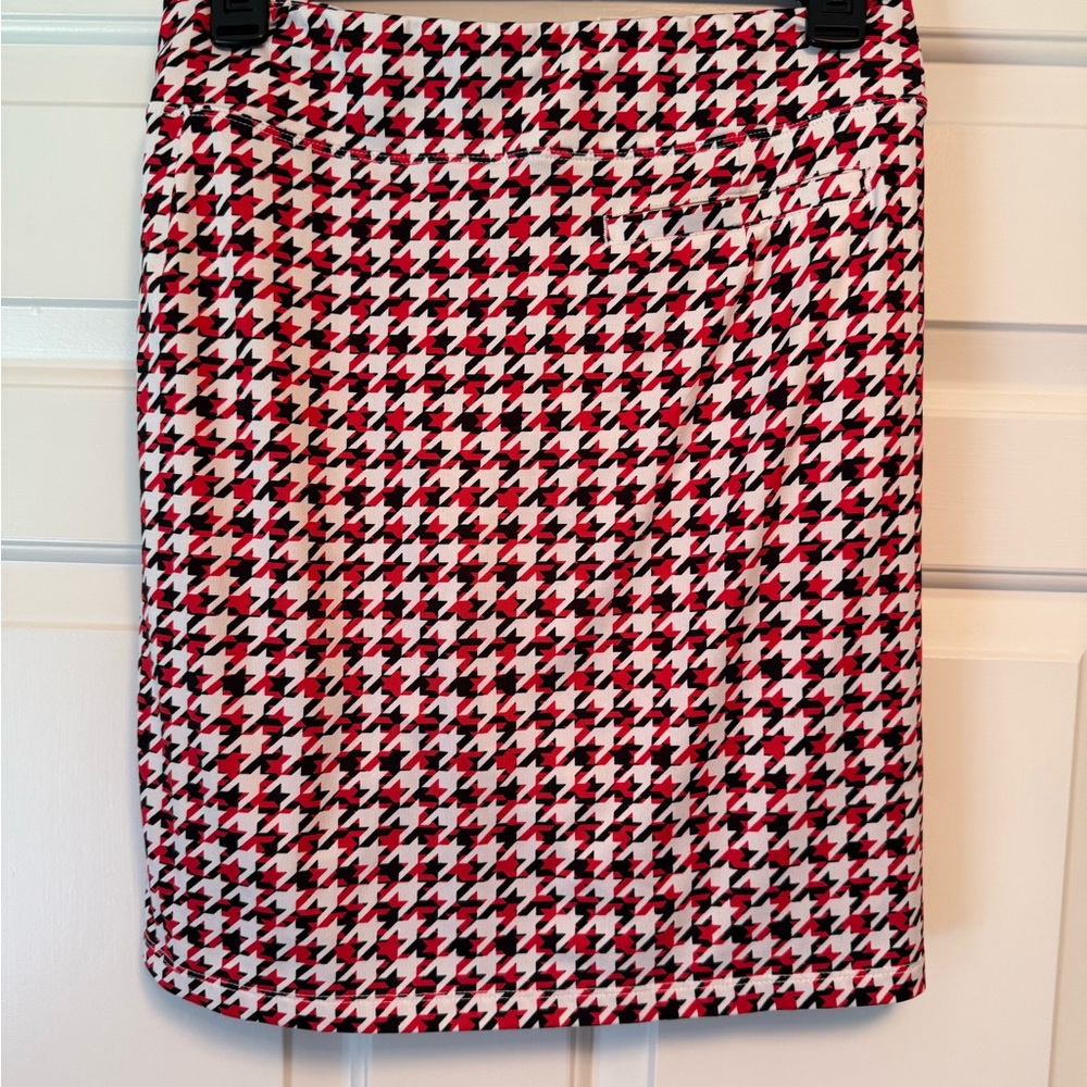 Stylish Houndstooth Skort in Red and Black